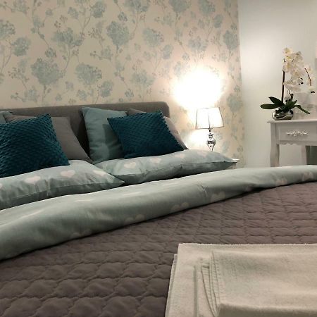 Family & Business Elegant Apartments Ul Warszawska - 2 Bedroom, Balcony, Parking Kielce Kültér fotó