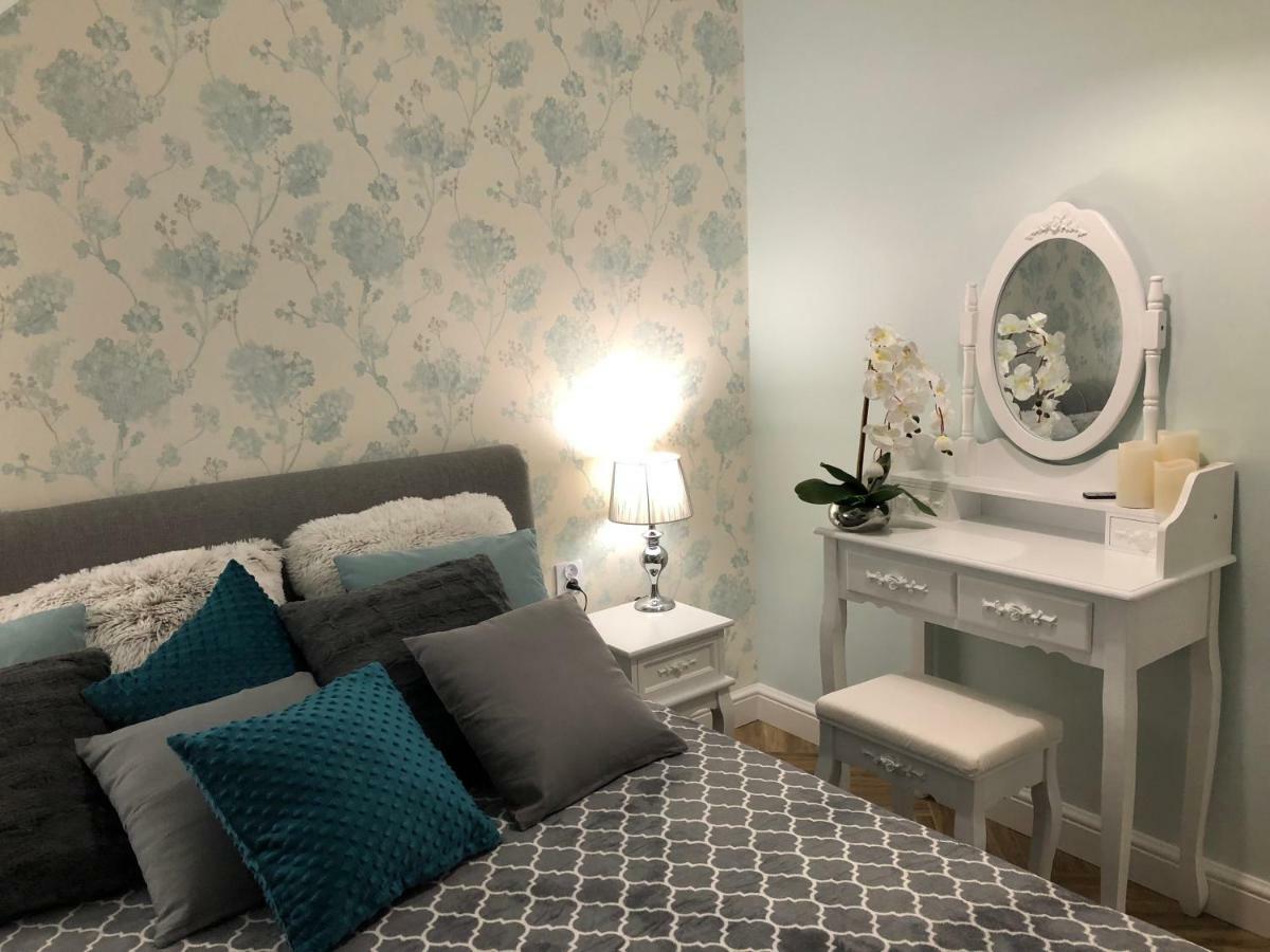 Family & Business Elegant Apartments Ul Warszawska - 2 Bedroom, Balcony, Parking Kielce Kültér fotó