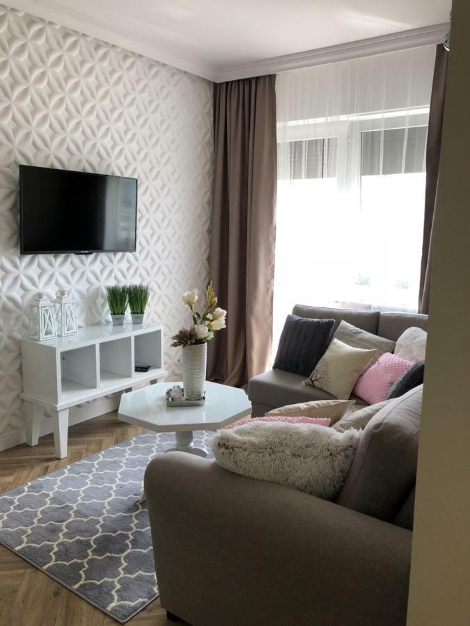 Family & Business Elegant Apartments Ul Warszawska - 2 Bedroom, Balcony, Parking Kielce Kültér fotó