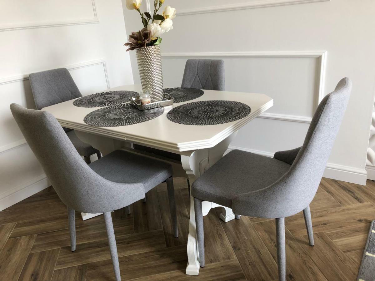 Family & Business Elegant Apartments Ul Warszawska - 2 Bedroom, Balcony, Parking Kielce Kültér fotó