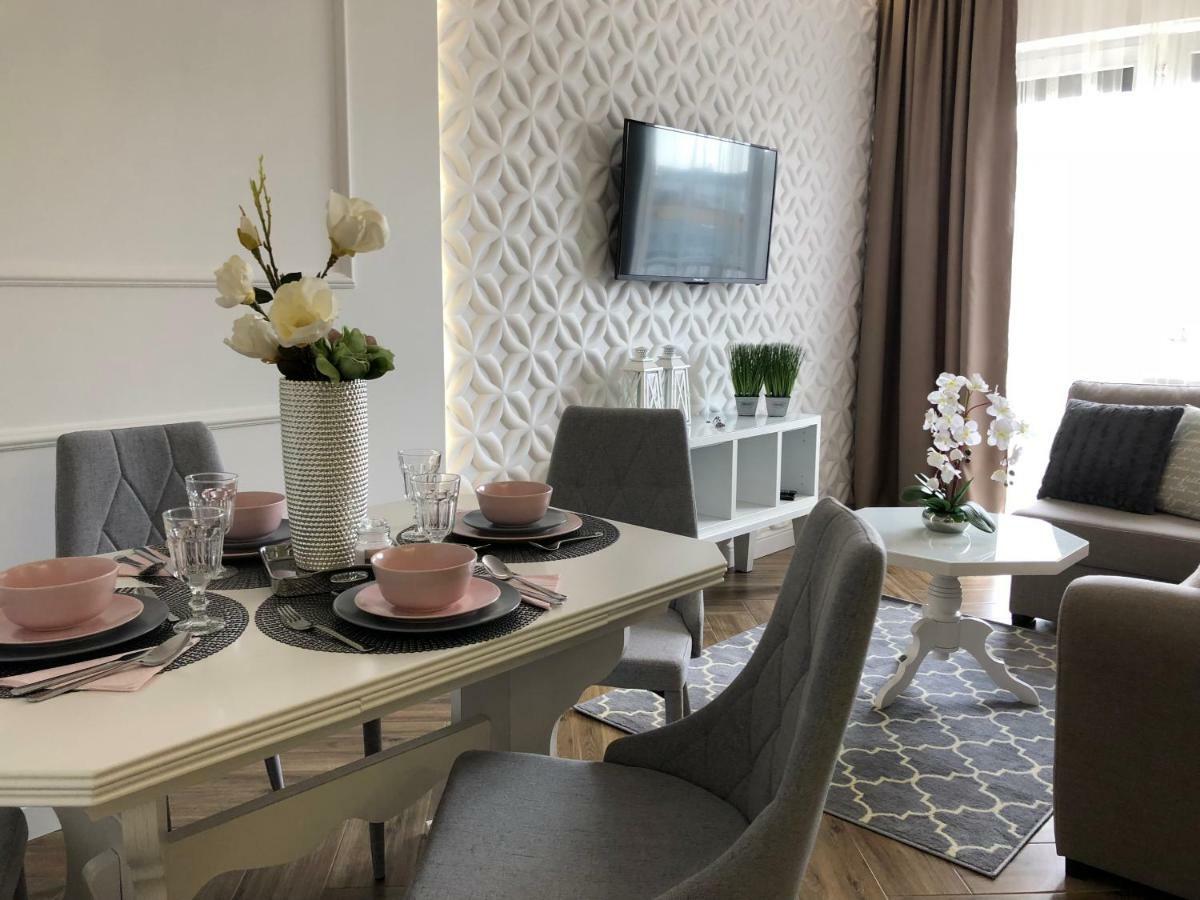 Family & Business Elegant Apartments Ul Warszawska - 2 Bedroom, Balcony, Parking Kielce Kültér fotó