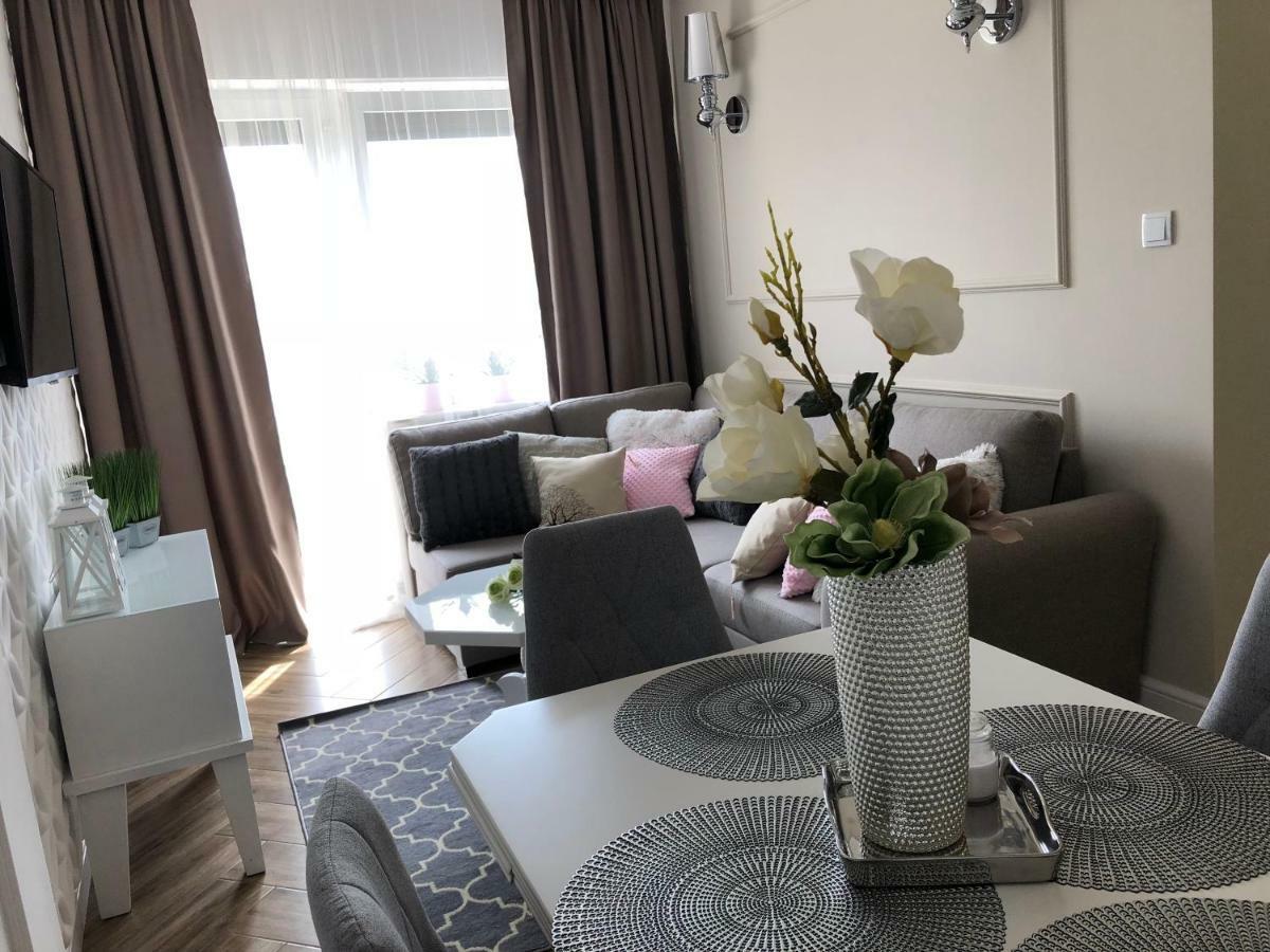 Family & Business Elegant Apartments Ul Warszawska - 2 Bedroom, Balcony, Parking Kielce Kültér fotó