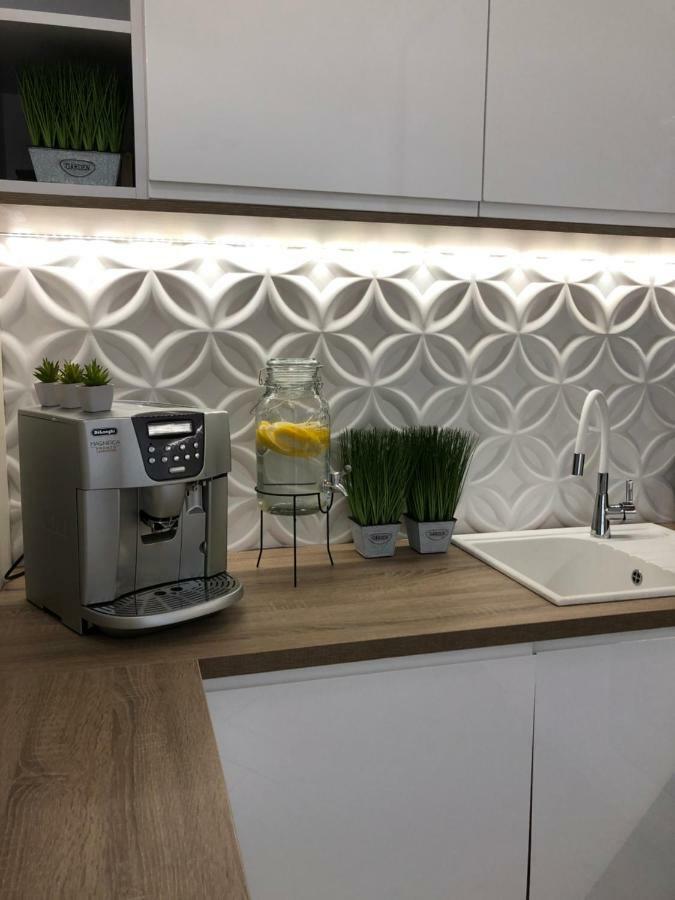 Family & Business Elegant Apartments Ul Warszawska - 2 Bedroom, Balcony, Parking Kielce Kültér fotó