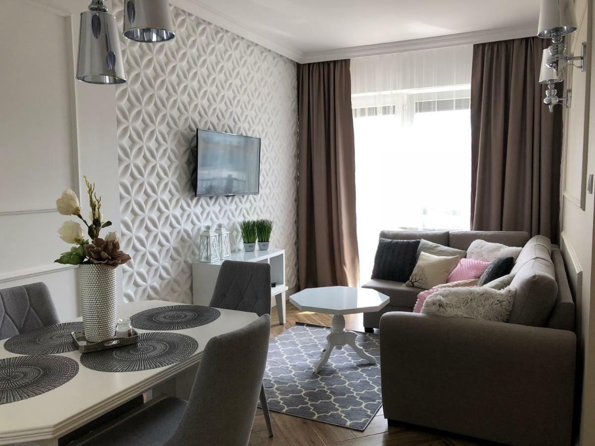 Family & Business Elegant Apartments Ul Warszawska - 2 Bedroom, Balcony, Parking Kielce Kültér fotó
