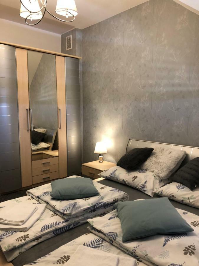 Family & Business Elegant Apartments Ul Warszawska - 2 Bedroom, Balcony, Parking Kielce Kültér fotó